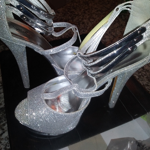 Sandals - Picture 2 of 8